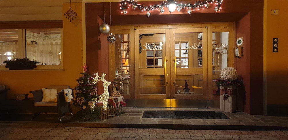 HOTEL AZOLA 6/50