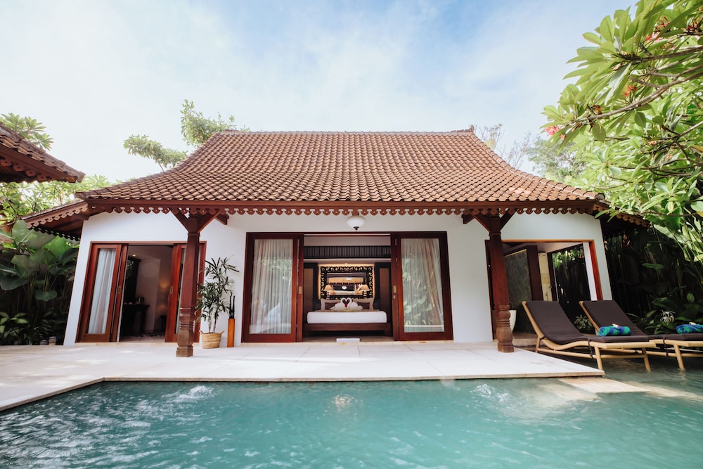 ARIA EXCLUSIVE VILLAS AND SPA photo1