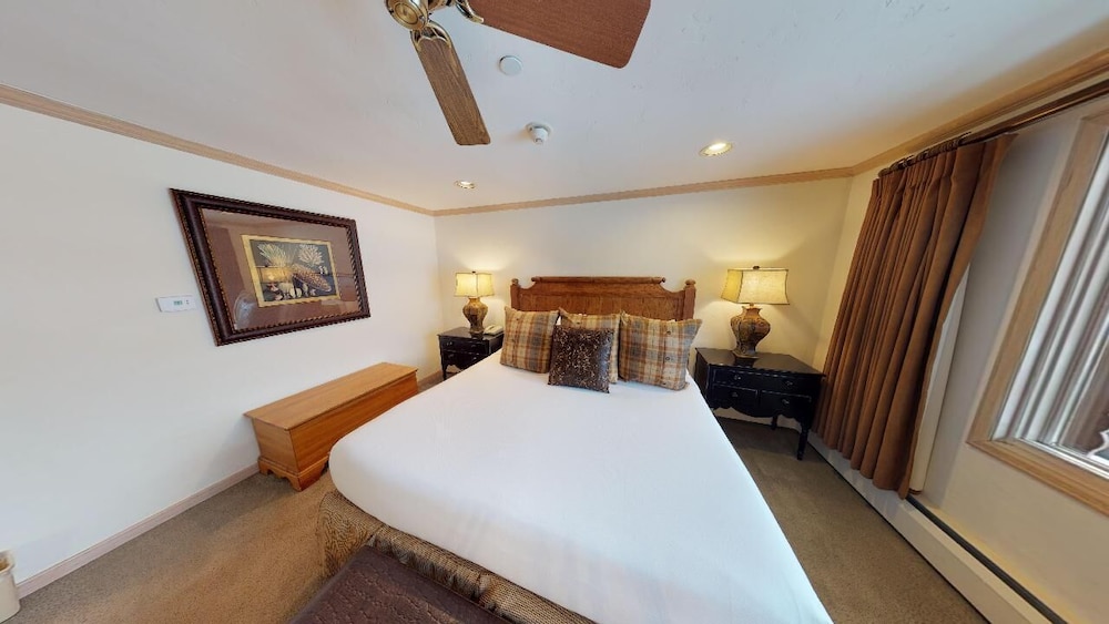 Manor Vail Lodge 8/50