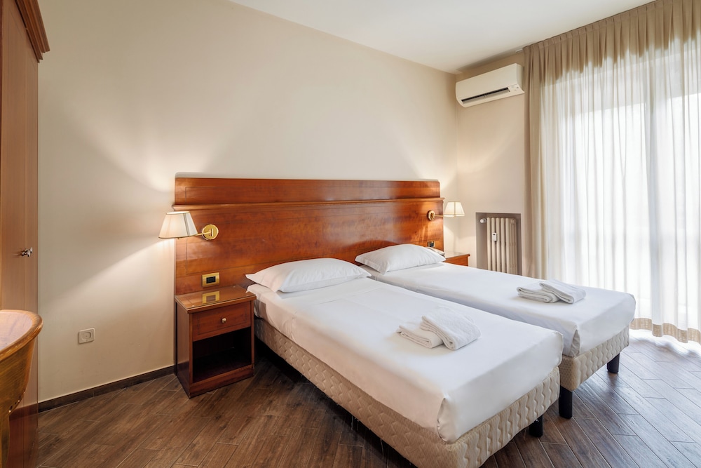 Hotel Excelsior 3/41