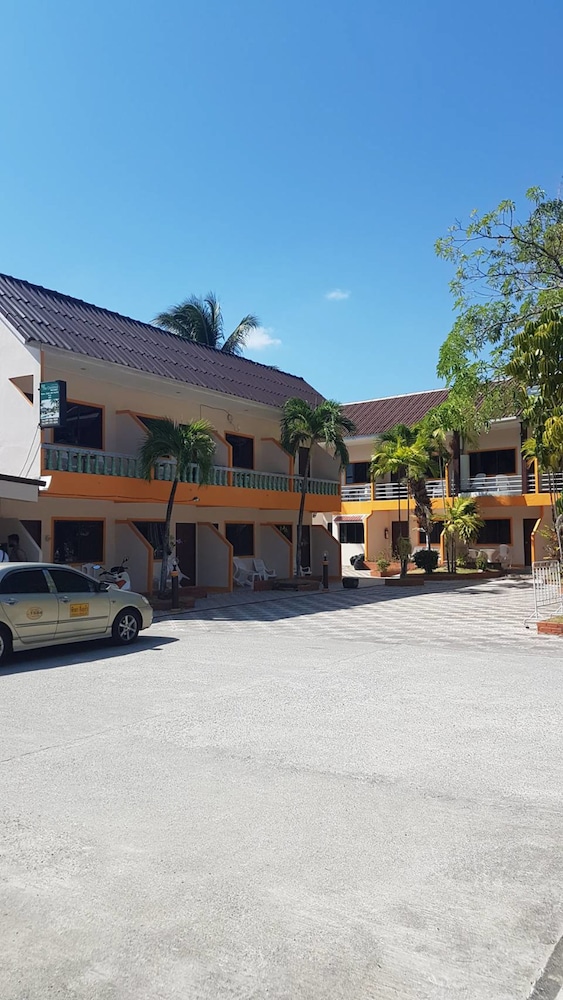 Club Coconut Resort 3/47