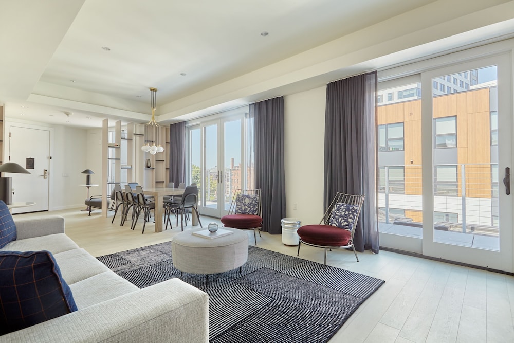 907 Main 46/52