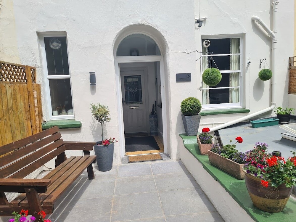 The Collingdale Guest House 7/50