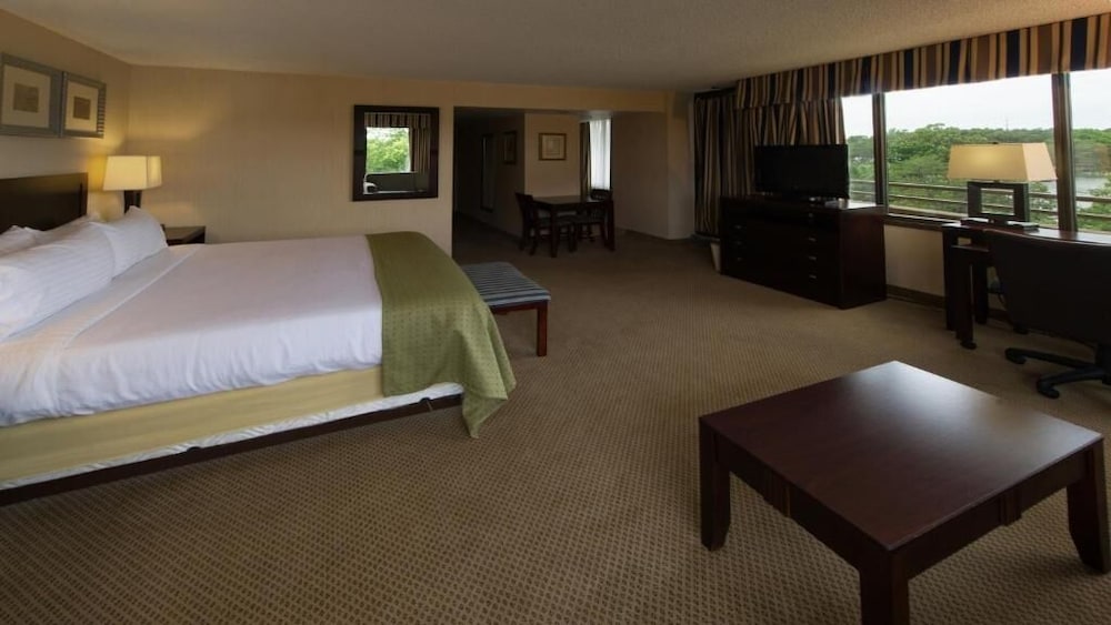 Solomons Inn Resort and Marina 4/27