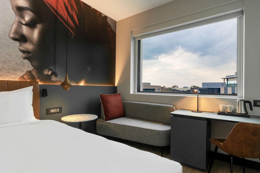 Radisson RED Hotel, Johannesburg Rosebank 53/75
