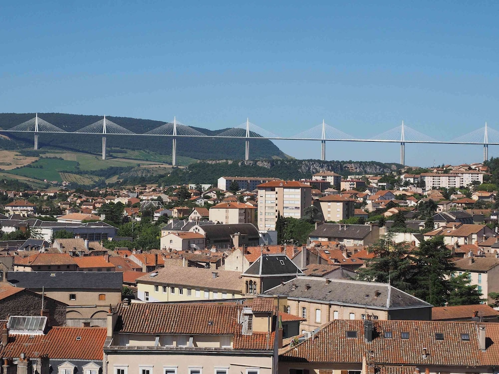 MERCURE MILLAU 44/50