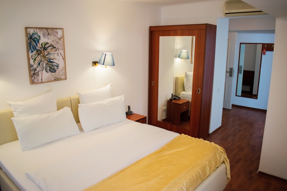 EXECUTIVE, SUITE, KING BED