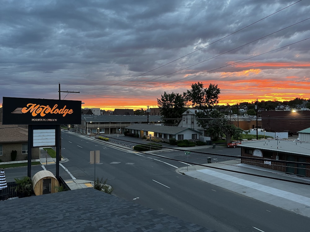 KNIGHTS INN PENDLETON(FORMERLY TRAVELERS INN) 24/28