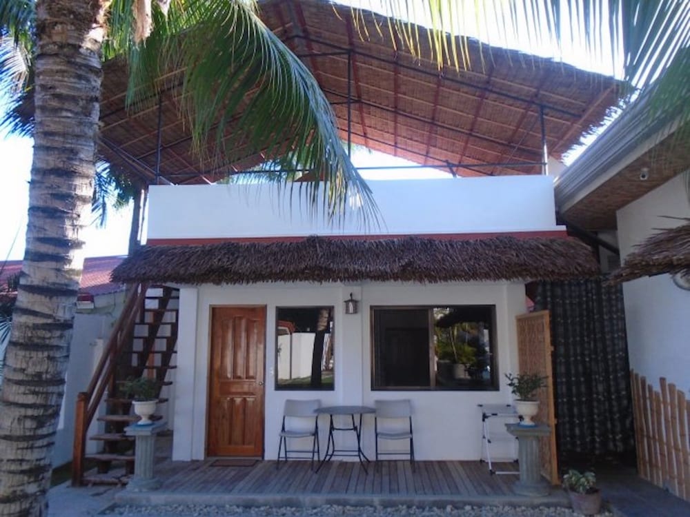Parrot Resort Moalboal 5/50