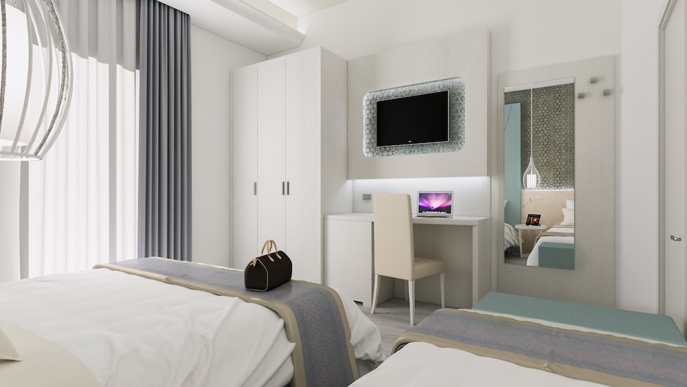 1 BEDROOM, DELUXE, QUADRUPLE