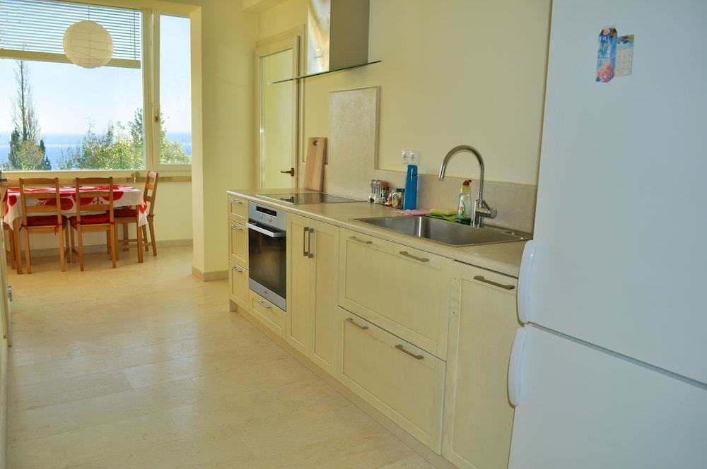 Lemoni Apartments 3/25