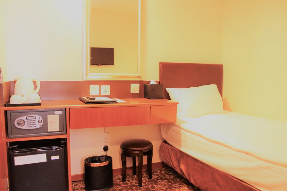 Lander Hotel Prince Edward 11/32