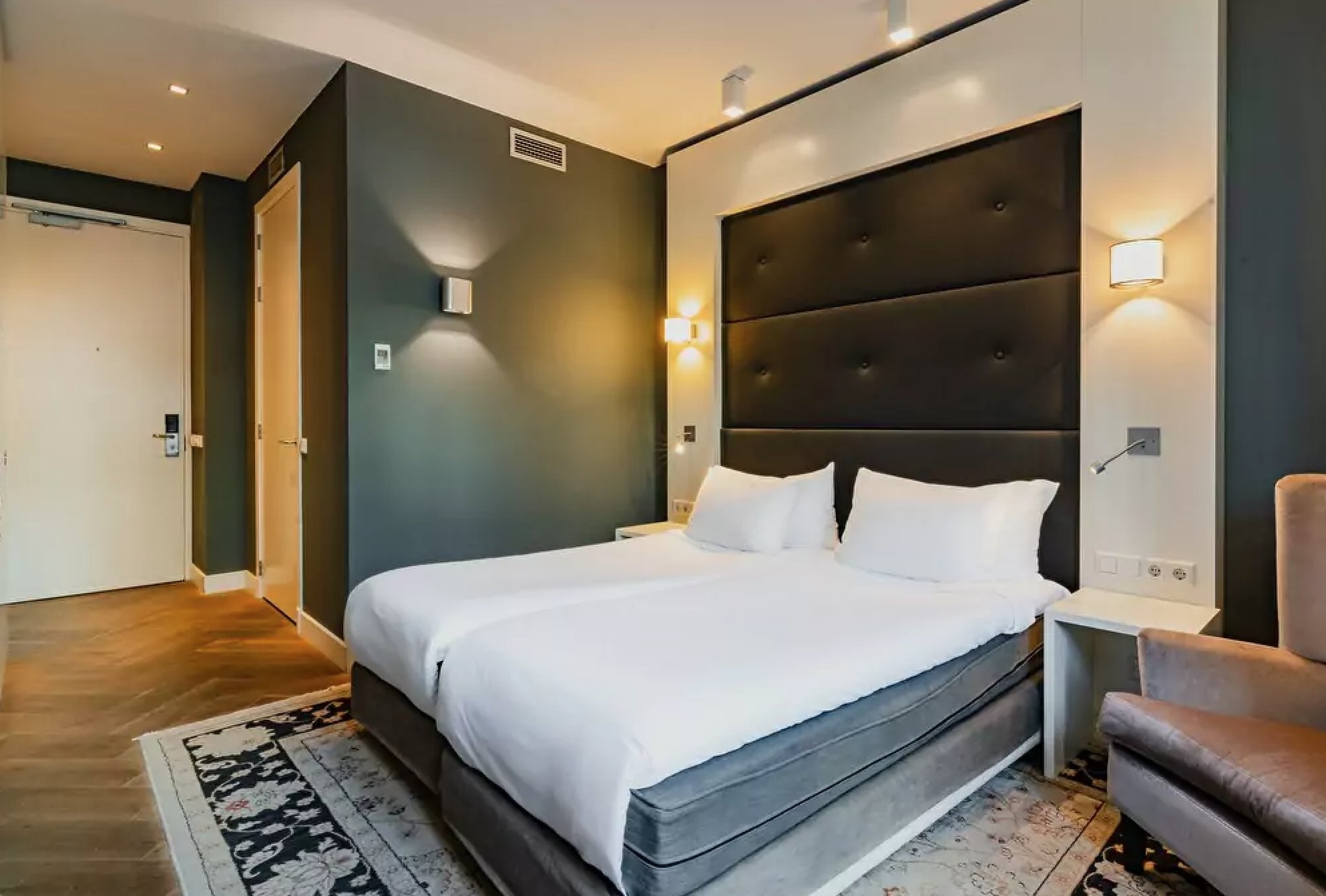 Executive, Double or Twin Bed