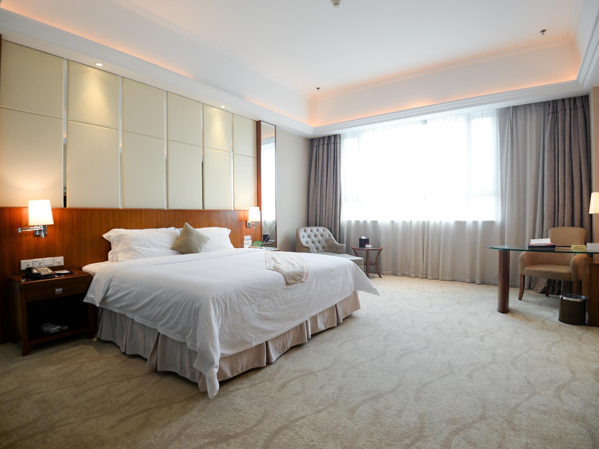 Regency Hotel 27/56