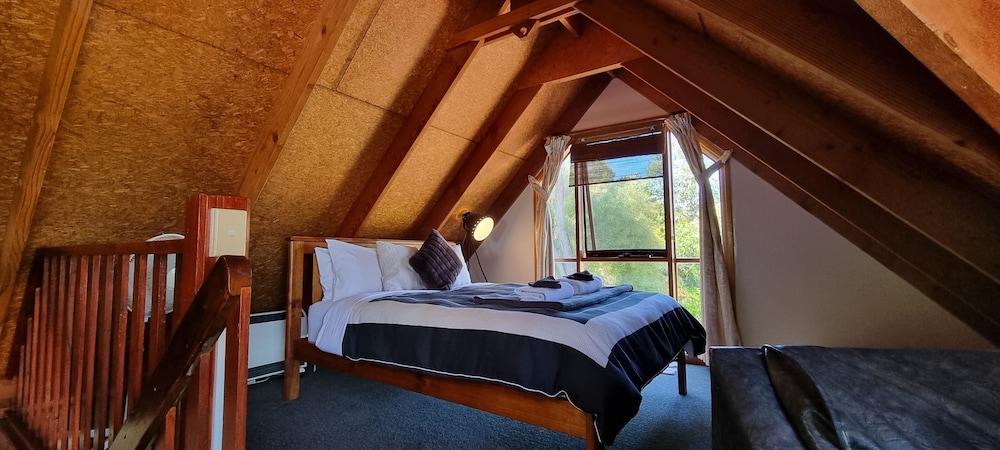 Western, Reef, Cottage, 2 Queen and Twin Beds