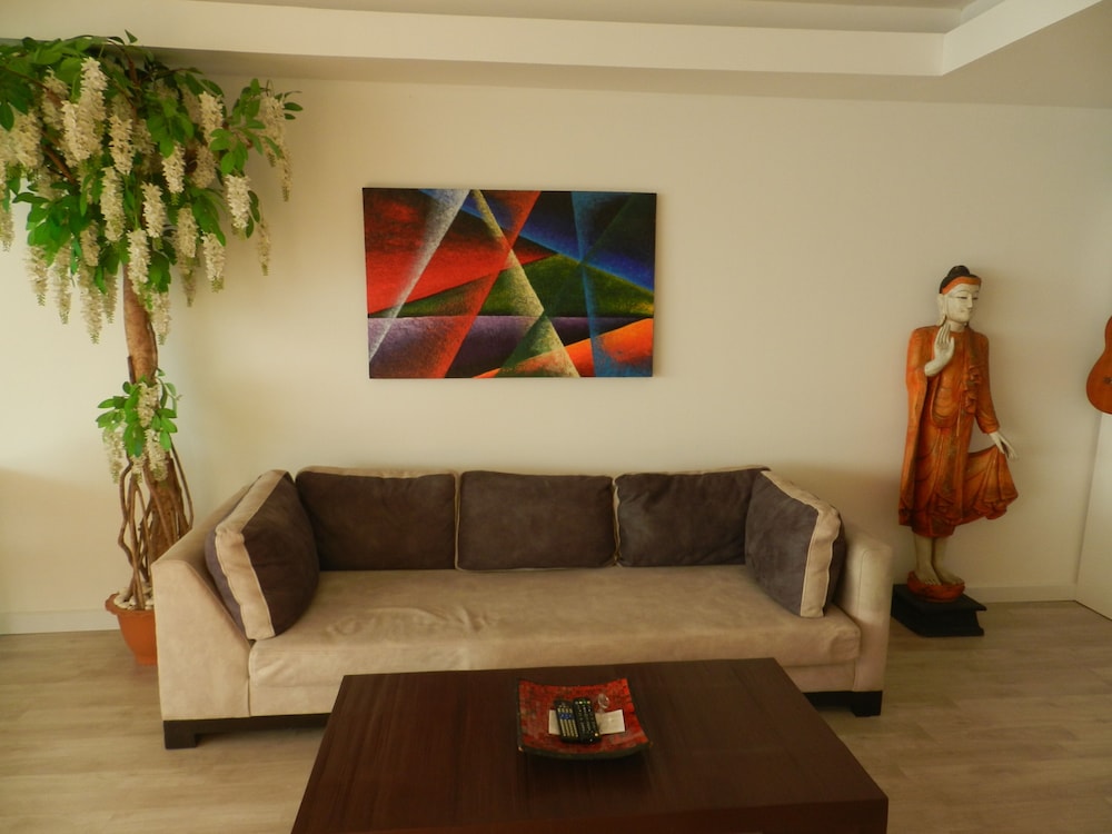 Alex Group Jomtien Plaza Condotel 23/50