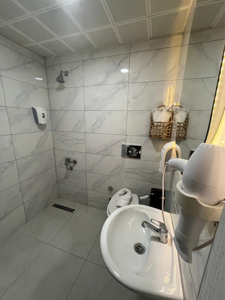 Emirtimes Hotel Kadikoy 58/67