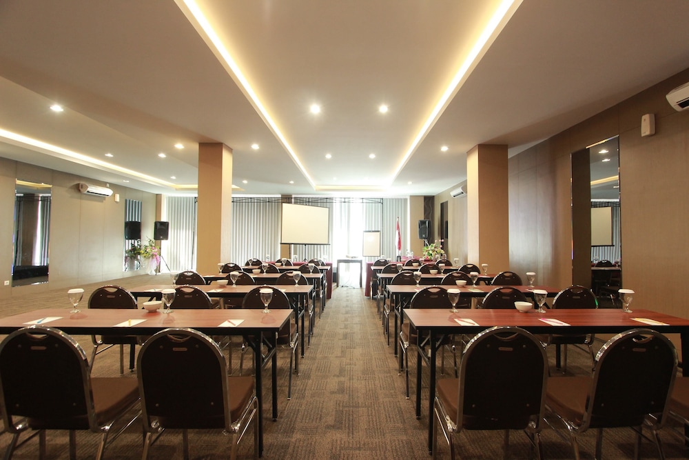 Viva Hotel Kediri by Azana 45/55