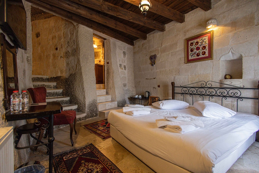 Travellers Cave Pension 20/50