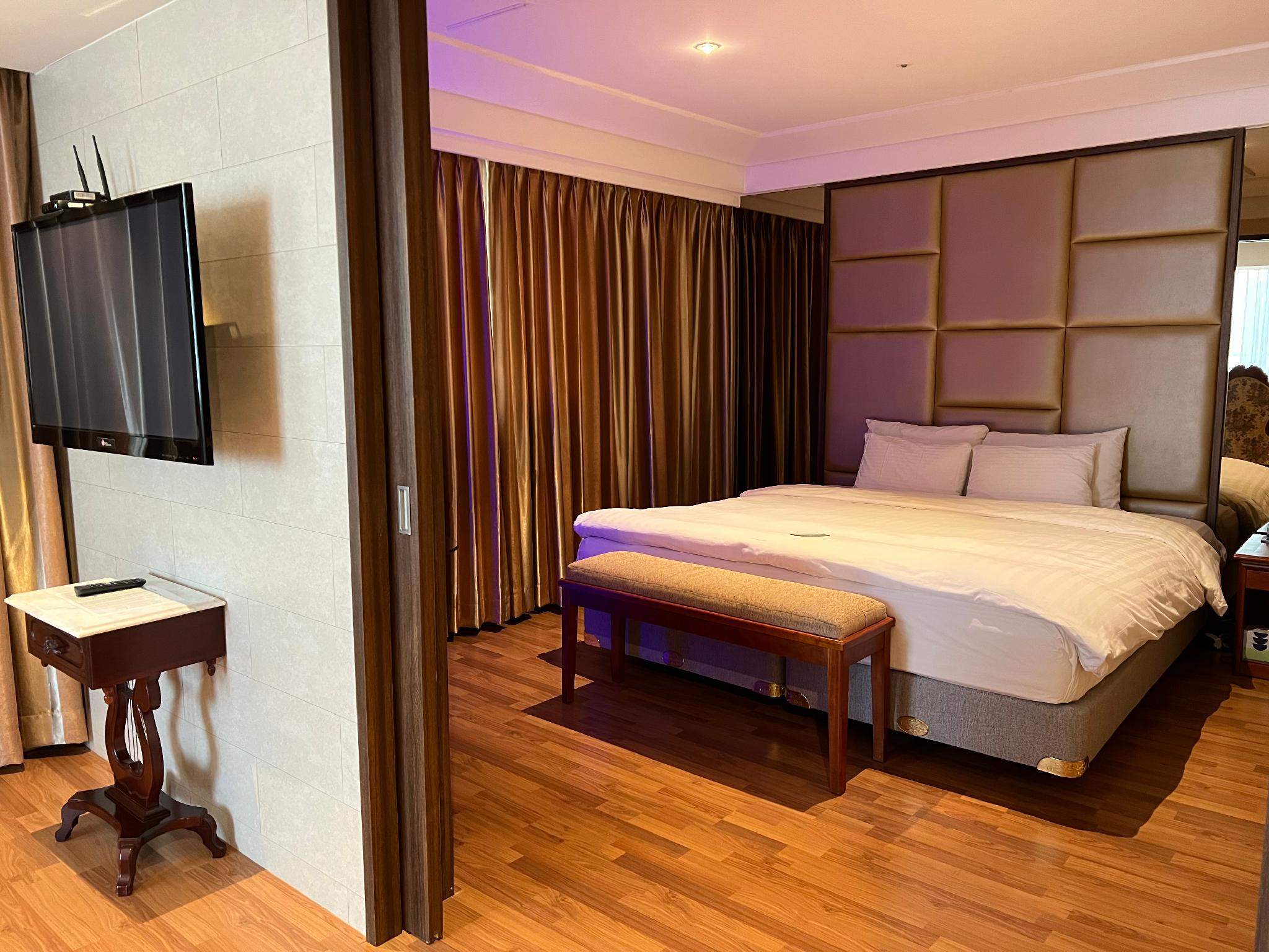 Suite, Double Bed