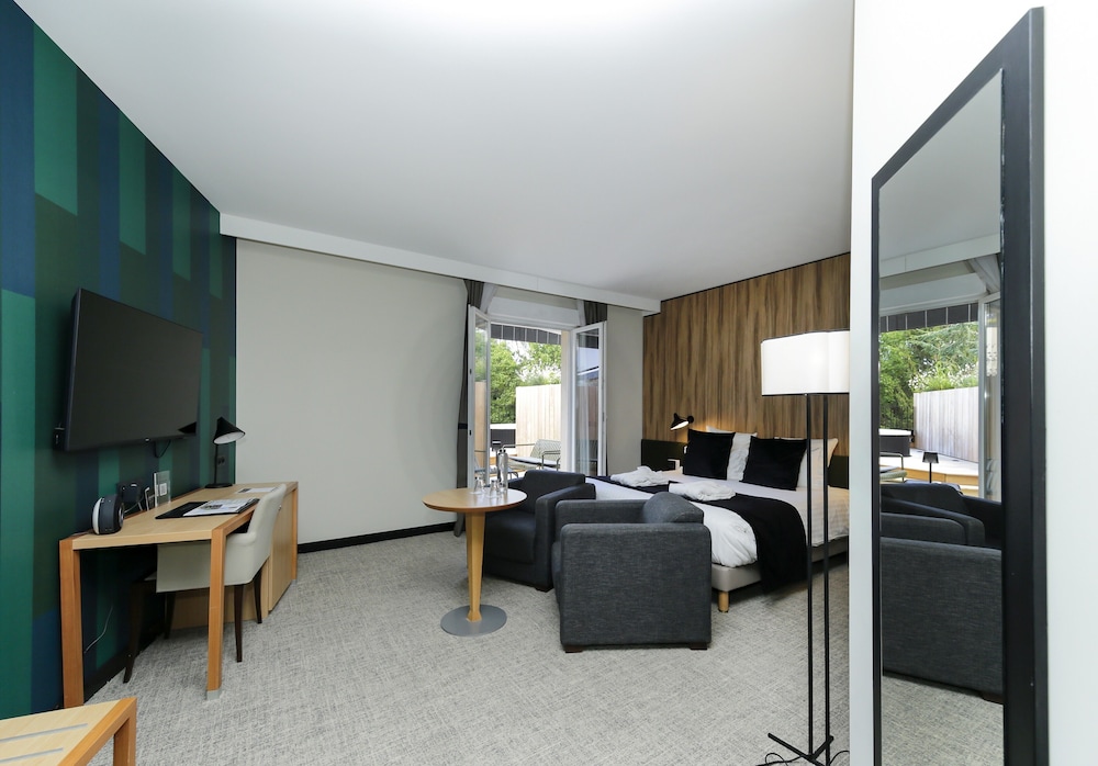 Cocoon, Junior Suite, King Bed, Garden View، Le Richebourg Hotel Restaurant Spa 3/6
