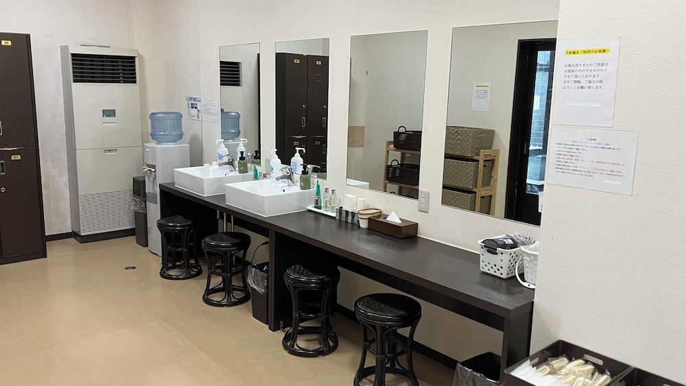 Hotel Crown Hills Miyoshi 38/40