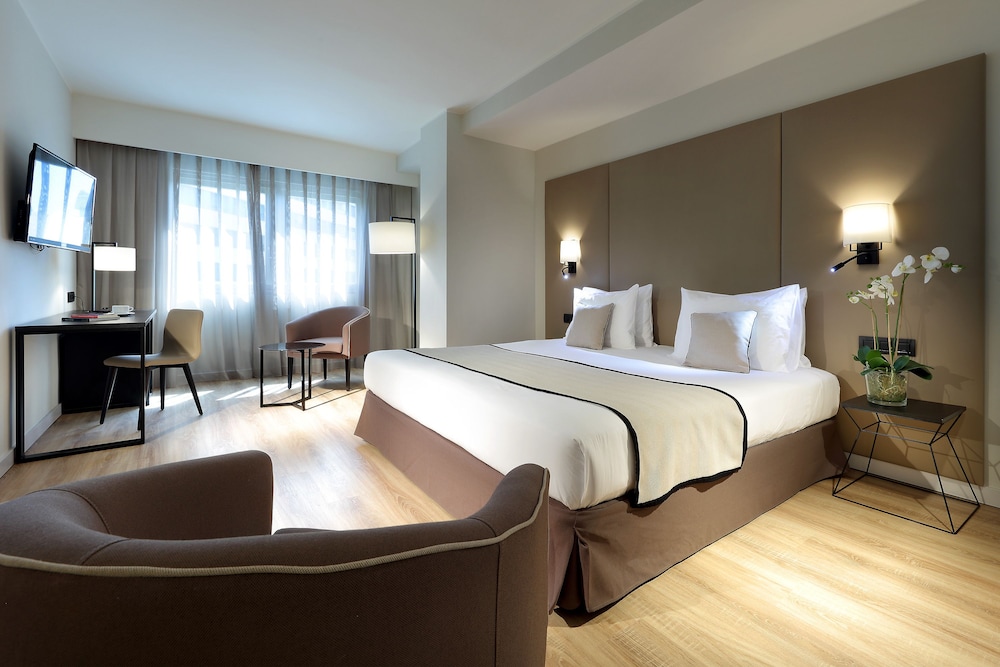 DELUXE, DOUBLE BED, CITY VIEW
