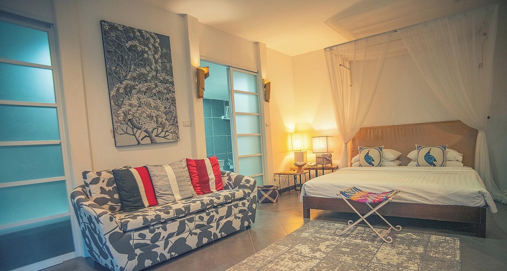 Garden, Twin Beds