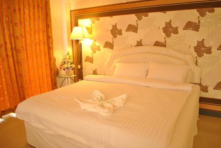 O.U.M. Hotel 18/34
