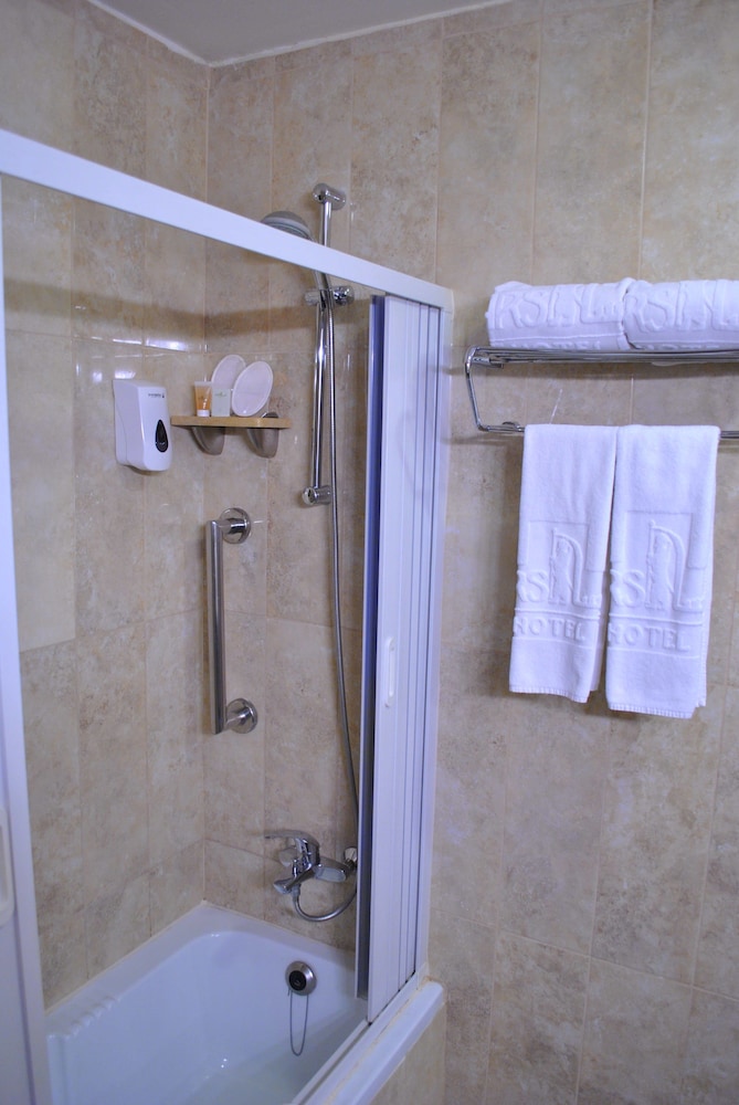 LARSA HOTEL 48/48