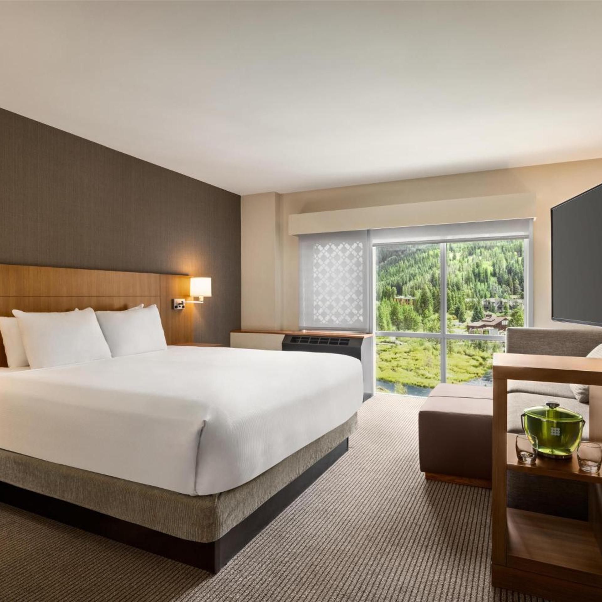 Room, King Bed, Mountain View, Sofa, Hyatt Place Keystone 2/6