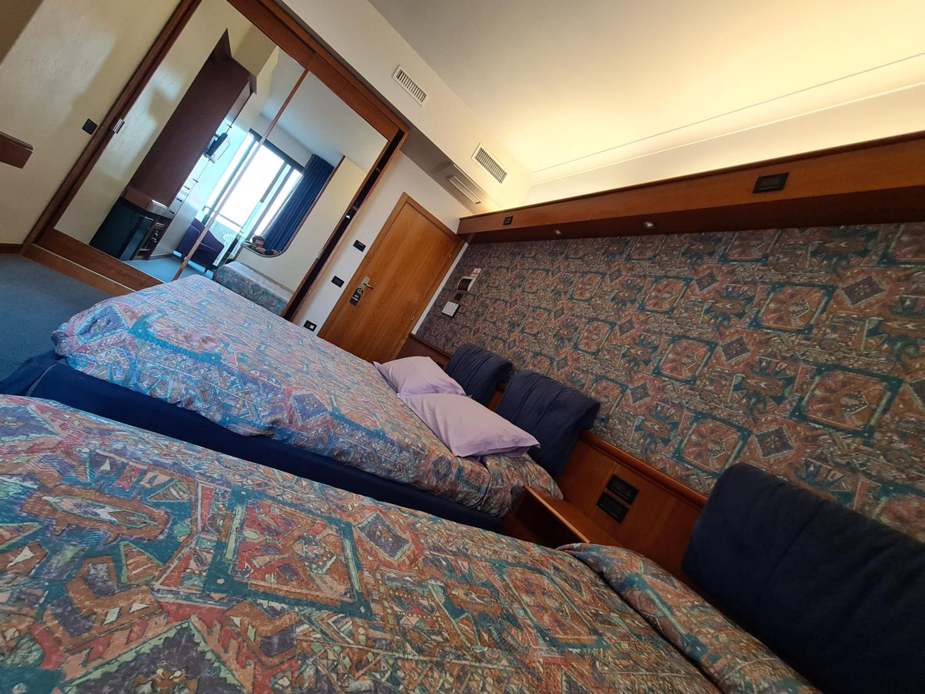 Room, Triple