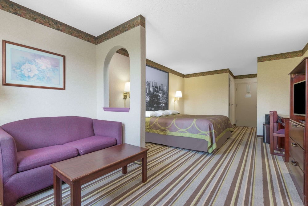 Super 8 by Wyndham Wapakoneta 12/18