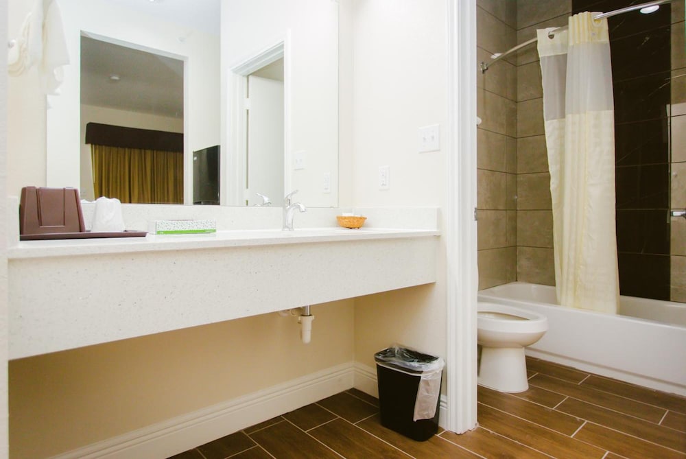 Scottish Inn & Suites 24/26