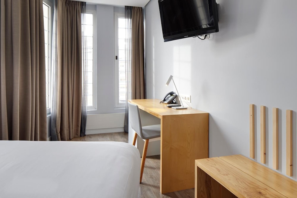 HOTEL AVENIDA(aka Husa Avenida) 20/52