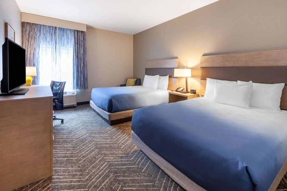 La Quinta Inn & Suites by Wyndham Middletown-Goshen 11/36