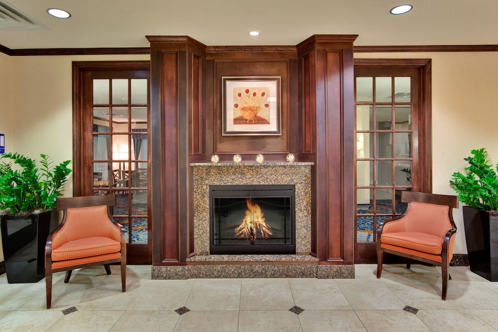 Holiday Inn Express Hotel & Suites Detroit-Novi 46/69