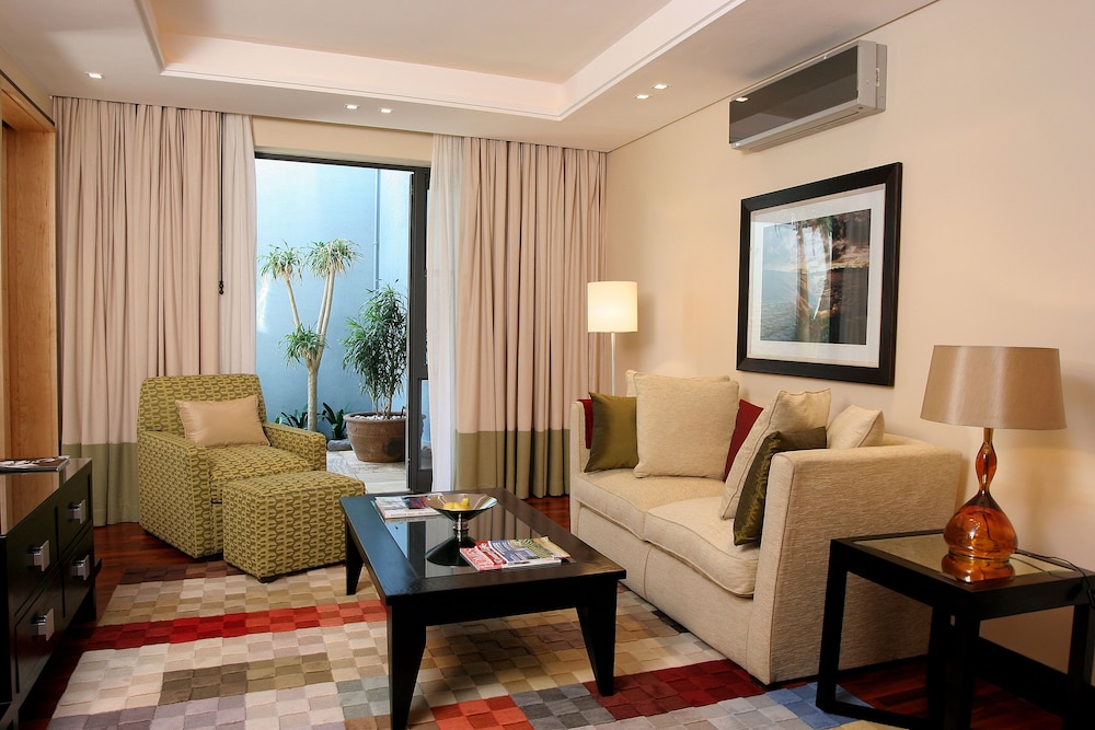 No. 5 Boutique Art Hotel 27/48