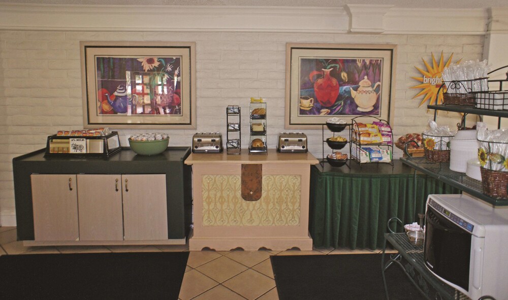 La Quinta Inn Pensacola 28/35