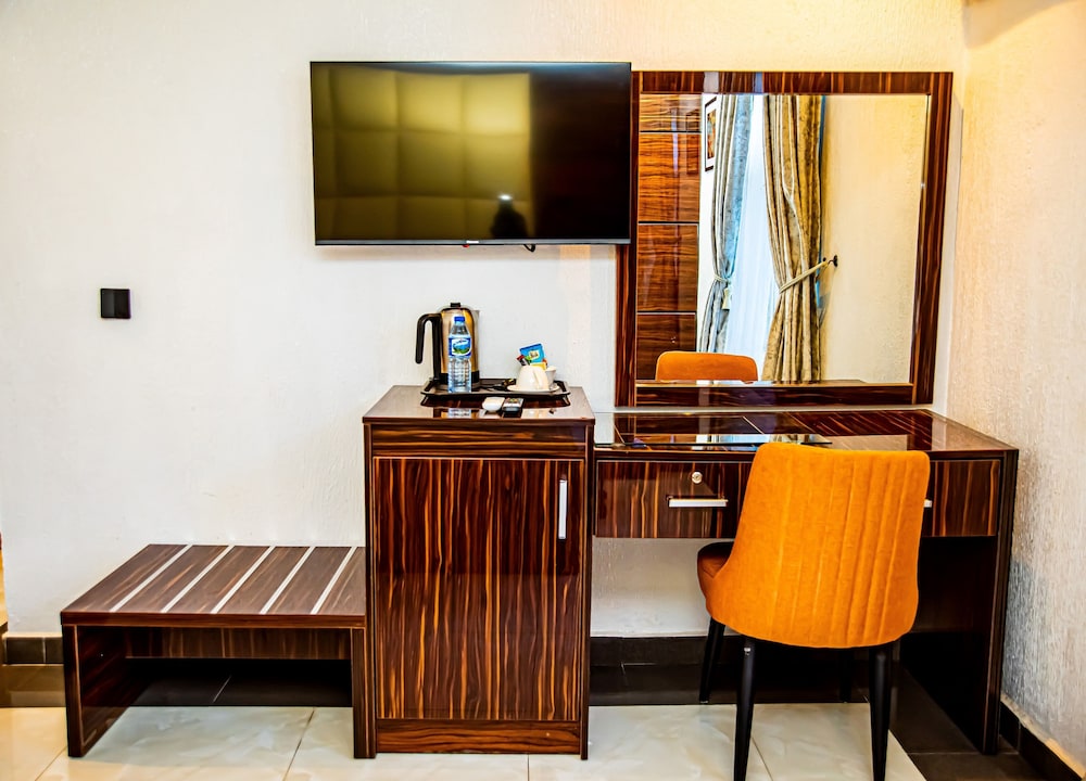 Caledonian Suites 58/63