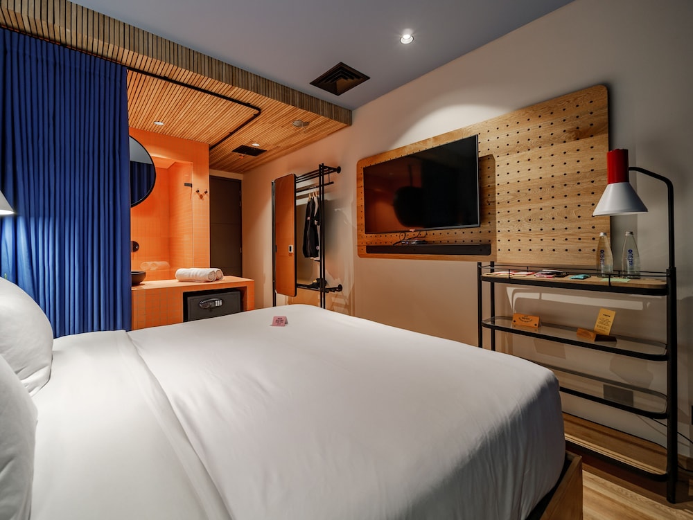 STANDARD, KING BED
