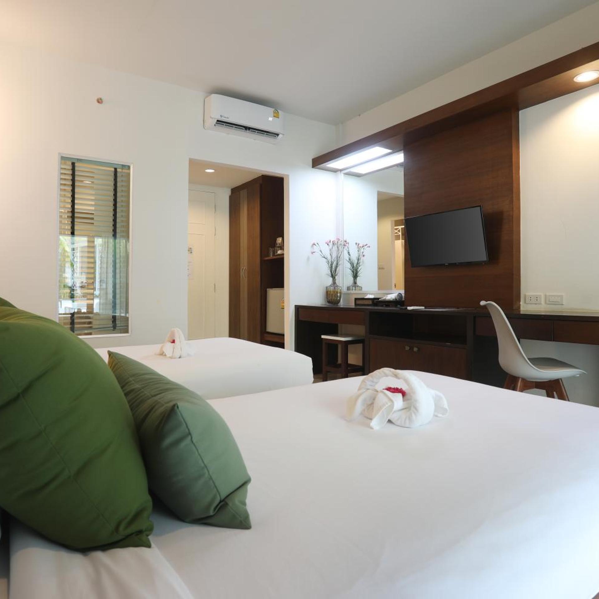 Tuana Hotels Brook Pool Access 17/50