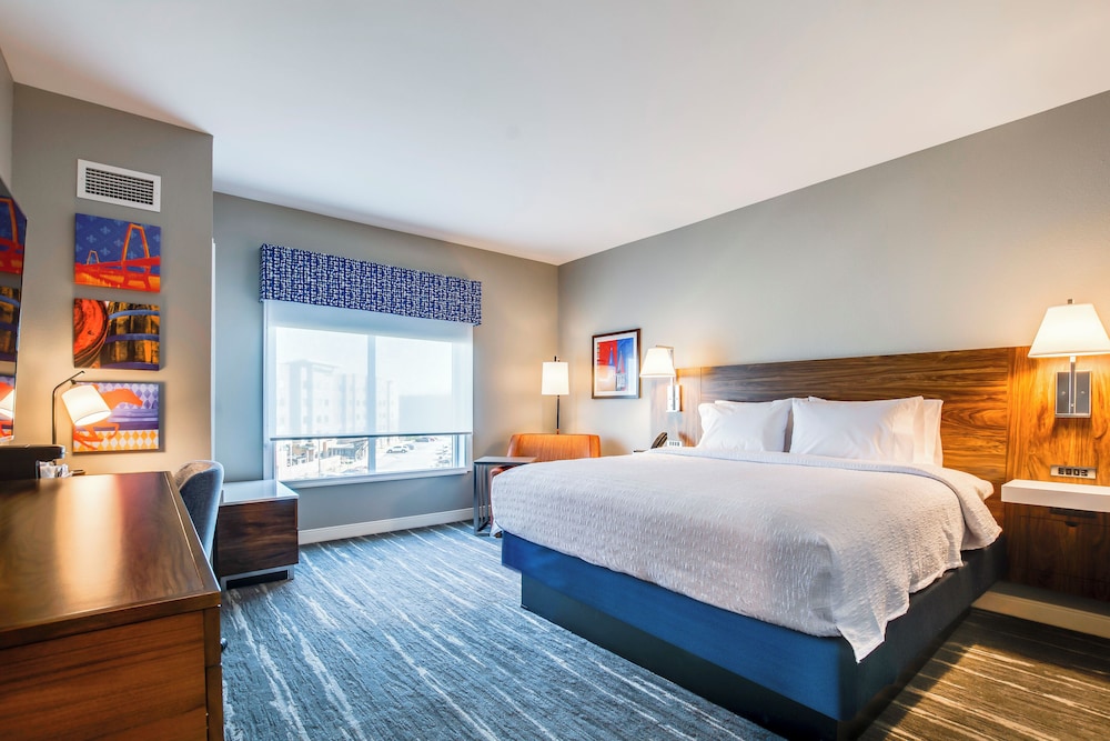ROOM, KING BED