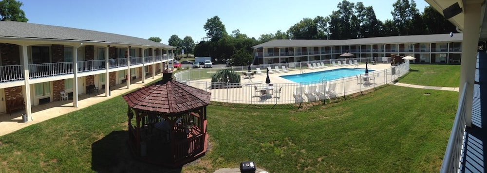Crystal Inn Eatontown 3/41