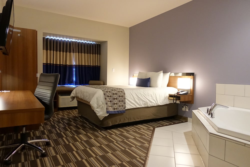 جناح استوديو بسرير كوين بحوض جاكوزي، Microtel Inn & Suites By Wyndham Sault Ste. Marie 9/10