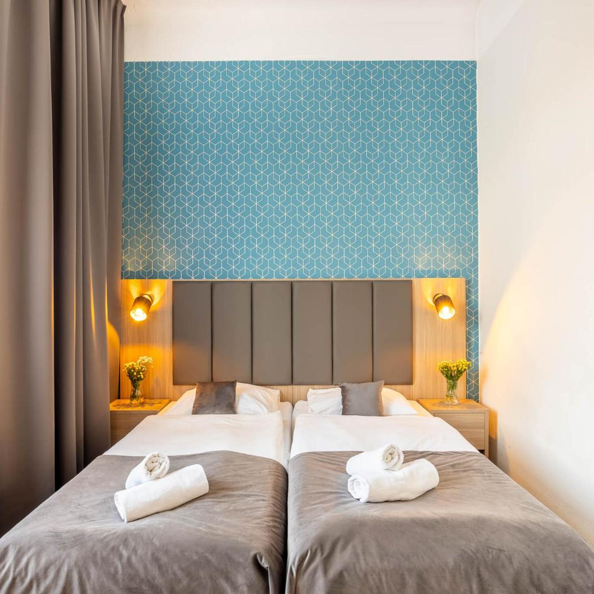 SUPERIOR, TWIN BEDS