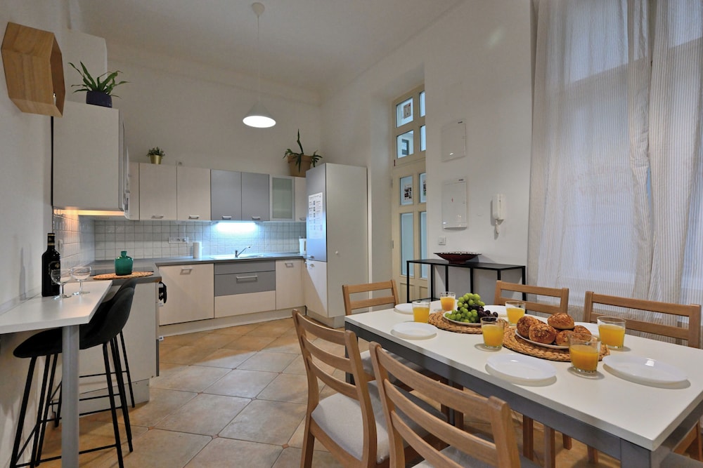 Hybernska Apartments 42/50
