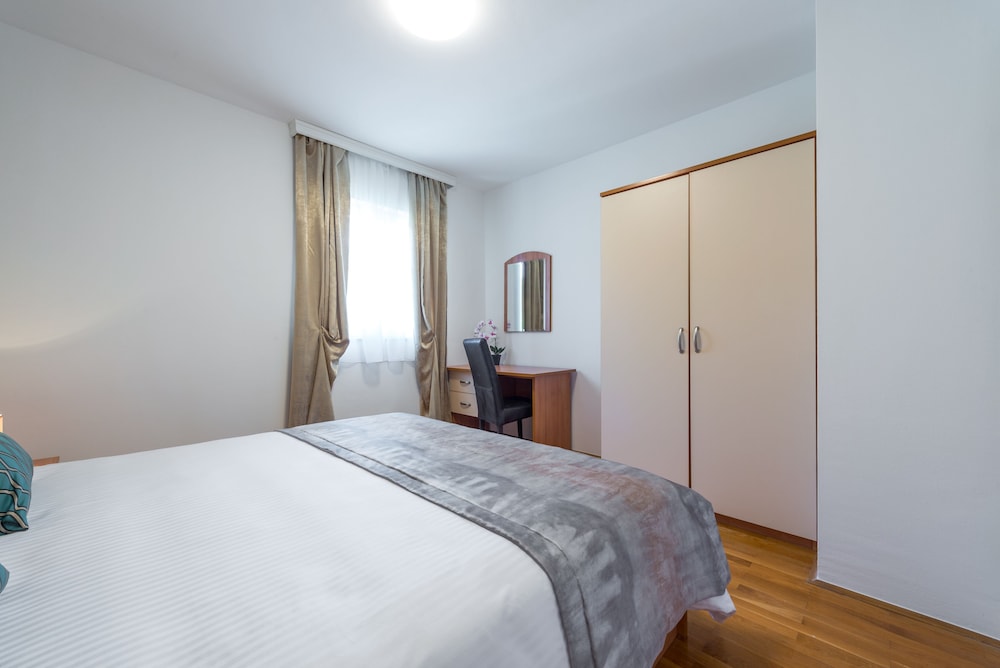 APARTMENT, KITCHEN