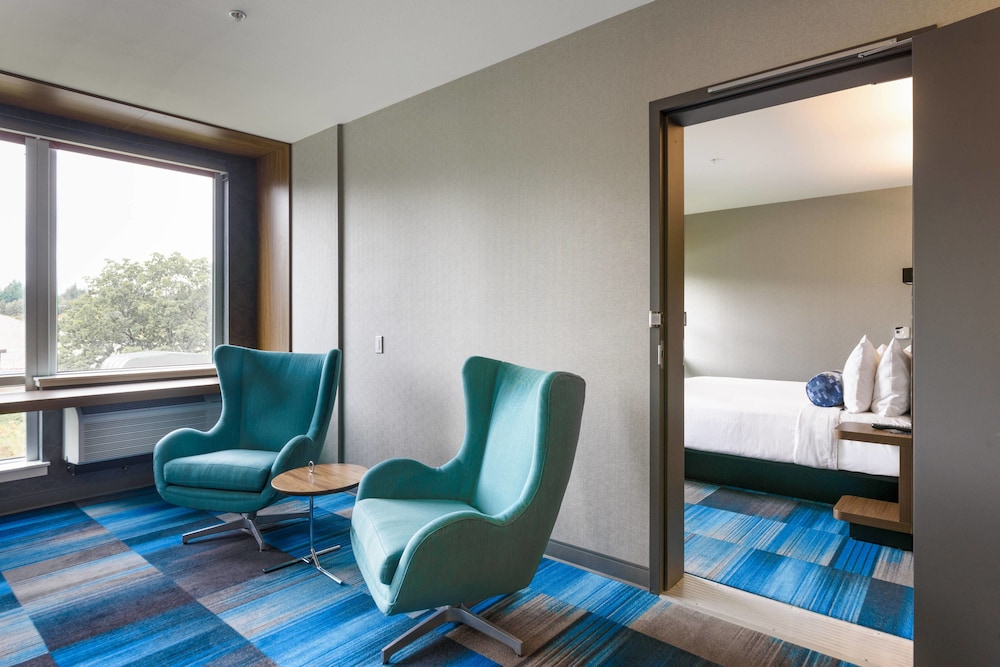 ALOFT SEATTLE REDMOND 35/52