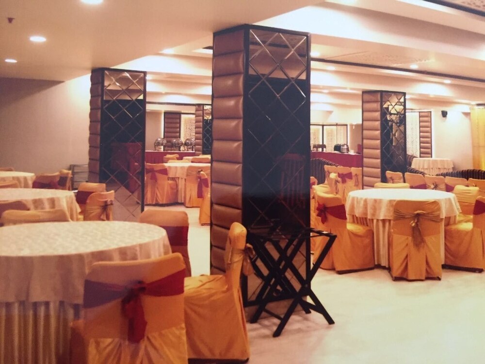 MAHALAKSHMI PALACE HOTEL 16/24